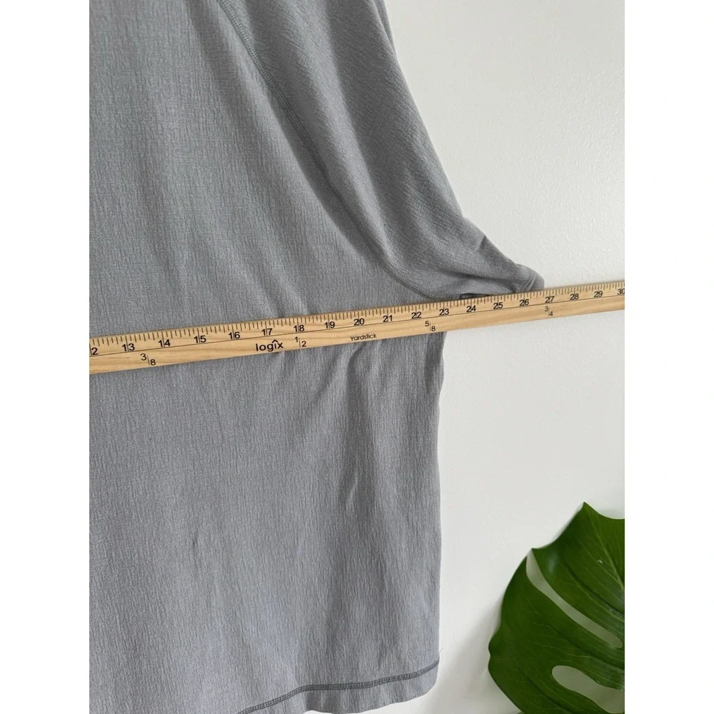 Lululemon Light Gray Lightweight Short Sleeve Activewear‎ Shirt Men's Size L